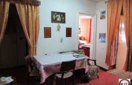 Vanzare apartament 4 camere, 80 mp, loc parcare, zona strazii Bucegi