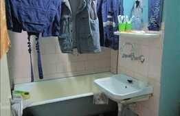 Vanzare apartament 4 camere, 80 mp, loc parcare, zona strazii Bucegi