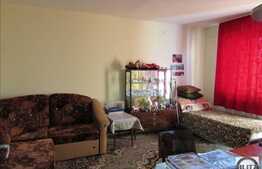 Vanzare apartament 4 camere, 80 mp, loc parcare, zona strazii Bucegi