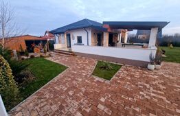 Casa eleganta pe parter, in Halchiu