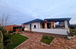 Casa eleganta pe parter, in Halchiu