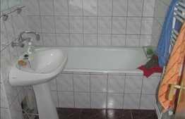 3 camere, 68 mp, decomandat, boxa subsol, zona Bulevardului 1 Decembrie