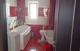 Apartament cu 3 camere, 70 mp, cu 2 parcari in curte privata, zona Campului