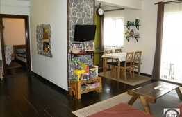 Vanzare apartament cu 2 camere, 51 mp, balcon, zona strazii Florilor!