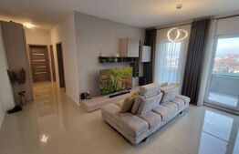 Apartament 3 camere, 80 mp, vedere la lac, zona Iulius Mall