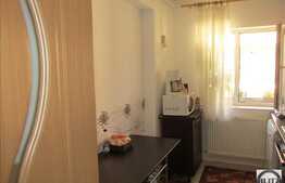 De vanzare apartament decomandat cu 2 camere, 52 mp, zona Florilor! Cu parcare!