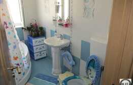 De vanzare apartament decomandat cu 2 camere, 52 mp, zona Florilor! Cu parcare!