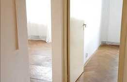 De vanzare apartament 3 camere, 65 mp, decomandat, zona Piata Cipariu