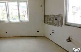 De vanzare apartament 3 camere, 52 mp, semifinisat,garaj, zona strazii Campului