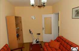 Apartament de vanzare cu 3 camere, decomandat, zona strazii Liviu Rebreanu