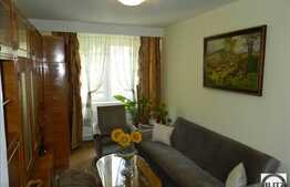 Apartament de vanzare cu 3 camere, decomandat, zona strazii Liviu Rebreanu