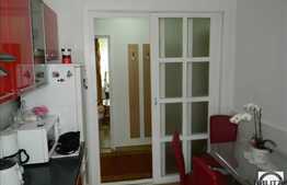 Apartament de vanzare cu 3 camere, decomandat, zona strazii Liviu Rebreanu