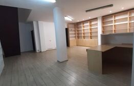 Apartament pretabil pentru spatiu comercial, 88 mp, 4 incaperi,  central