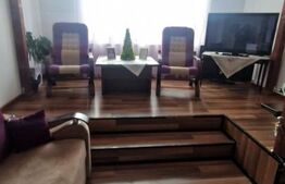 Casa de vanzare, cu 3 camere, 95 mp,  zona Craiter 