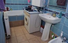 Casa de vanzare, cu 3 camere, 95 mp,  zona Craiter 