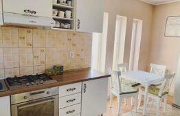 Casa de vanzare cu 6 camere, 195 mp utili, zona Auchan