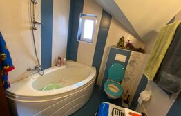 Casa de vanzare cu 6 camere, 195 mp utili, zona Auchan