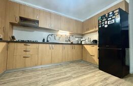 Apartament 3 camere, 64mp, 2 garaje, 2 bai, intermediar,zona Terra