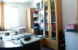 Vanzare apartament 3 camere, 100 mp, parcare, boxa subsol, zona Iulius Mall