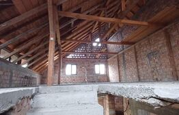 Duplex la rosu in Luna, langa Campia Turzii