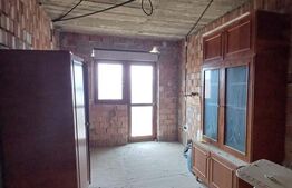 Duplex la rosu in Luna, langa Campia Turzii