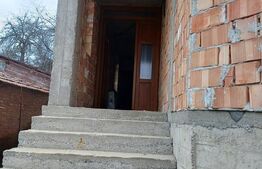 Duplex la rosu in Luna, langa Campia Turzii