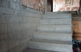 Duplex la rosu in Luna, langa Campia Turzii