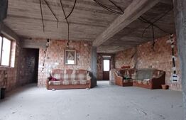 Duplex la rosu in Luna, langa Campia Turzii