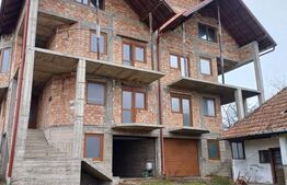 Duplex la rosu in Luna, langa Campia Turzii