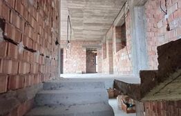 Duplex la rosu in Luna, langa Campia Turzii