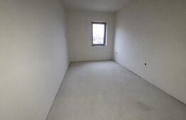 Apartament de vanzare, 3 camere, semidecomandat, bloc nou, zona Pod IRA