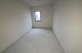 Apartament de vanzare, 3 camere, semidecomandat, bloc nou, zona Pod IRA