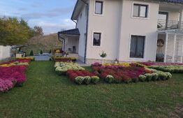 Casa de vacanta cu priveliste catre lac, 213 mp utili, 3500 mp teren cu livada