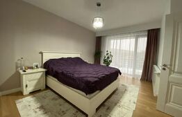 Casa de vacanta cu priveliste catre lac, 213 mp utili, 3500 mp teren cu livada