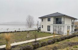 Casa de vacanta cu priveliste catre lac, 213 mp utili, 3500 mp teren cu livada