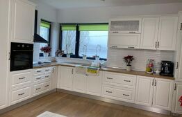 Casa de vacanta cu priveliste catre lac, 213 mp utili, 3500 mp teren cu livada