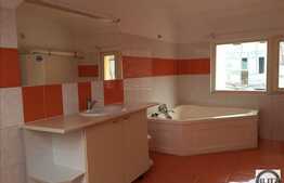 Vanzare apartament 4 camere, 116 mp, parcare, boxa subsol, zona centrala