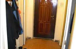 Apartament de vanzare 3 camere, 74 mp utili, zona Bucium, cu boxa si parcare