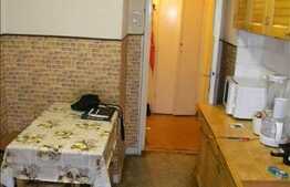 Apartament de vanzare 3 camere, 74 mp utili, zona Bucium, cu boxa si parcare