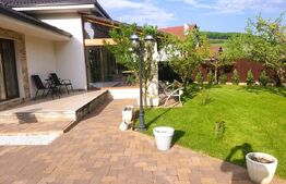 Casa la cheie, Feleacu, 900 mp, cu priveliste spre padure, 3 garaje