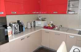 Vanzare 3 camere, 72 mp utili, zona Campului, balcon 11 m, terasa 60 mp, parcare