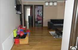 Vanzare 3 camere, 72 mp utili, zona Campului, balcon 11 m, terasa 60 mp, parcare