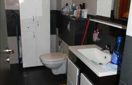 Vanzare 3 camere, 72 mp utili, zona Campului, balcon 11 m, terasa 60 mp, parcare