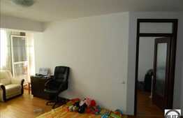 Apartament de vanzare cu 3 camere, semidecomandat, partial mobilat, in bloc nou