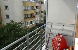 Apartament de vanzare cu 3 camere, semidecomandat, partial mobilat, in bloc nou