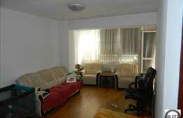 Apartament de vanzare cu 3 camere, semidecomandat, partial mobilat, in bloc nou