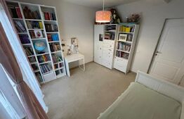 Casa cu 5 camere, zona de case, 275 mp de teren, zona Crizantemelor