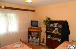 Apartament de vanzare cu 3 camere, decomandate, 65 mp, cu garaj