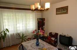 Apartament de vanzare cu 3 camere, decomandate, 65 mp, cu garaj