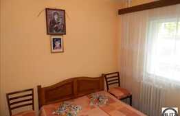Apartament de vanzare cu 3 camere, decomandate, 65 mp, cu garaj